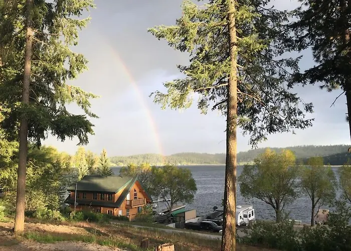 Comfortable Duplex Unit - Beautiful Lake Views