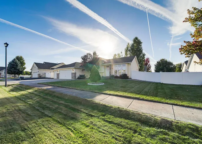 Spokane Valley Home W/ Fire Pit - 1 Mi To Trails!