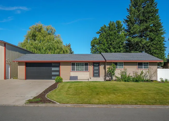 Updated Spacious Home & Hot Tub