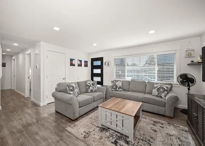Updated Spacious Home & Hot Tub