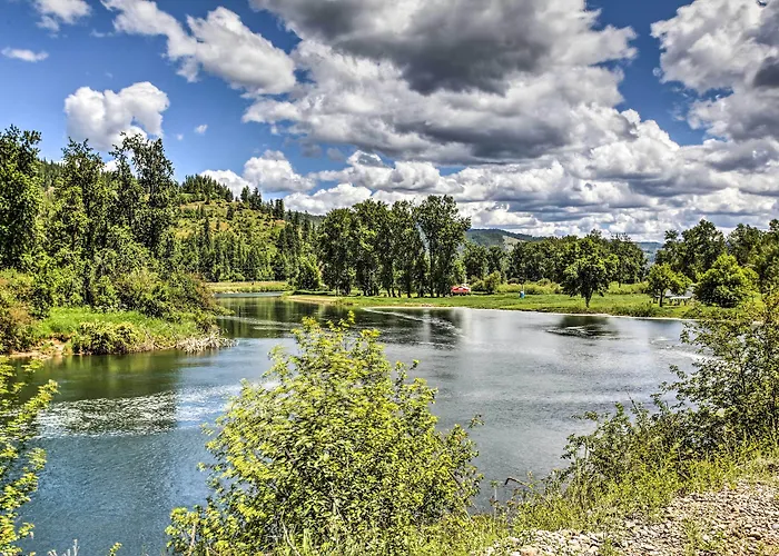 Private 2-Acre Retreat W/ Mtn Views, Walk To River